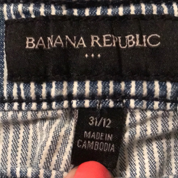 Banana Republic Factory Cuffed Shorts - Picture 4 of 5